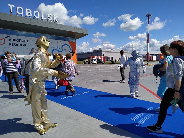 В тобольский аэропорт Ремезов прибыл первый чартер из Санкт-Петербурга