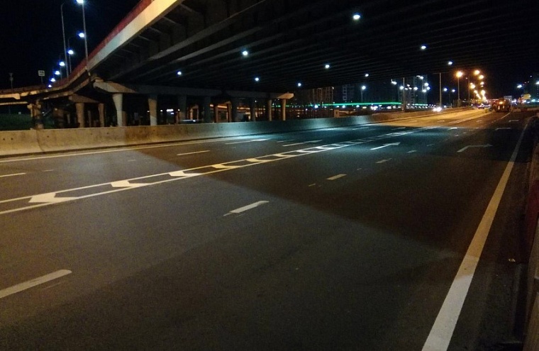 На тюменской объездной у развязки на Московском тракте нанесли новую разметку