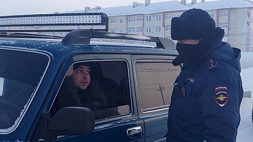 В Тазовском районе Ямала инспекторы ГИБДД вышли на дежурство на загородных трассах