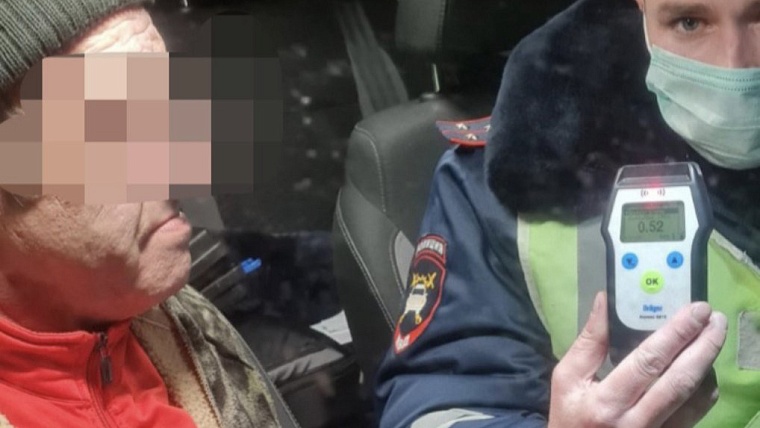 Водку пил на похоронах: в Омутинском районе задержали двоих пьяных водителей