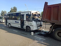 Маршрутный автобус под Тюменью попал в аварию