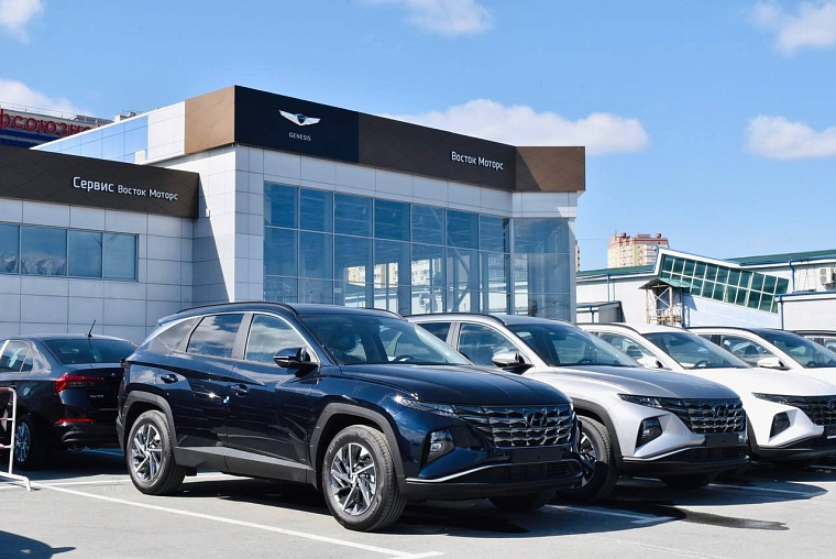 В крупном дилерском центре Тюмени появилась возможность купить автомобиль со скидкой до 550 тыс. рублей