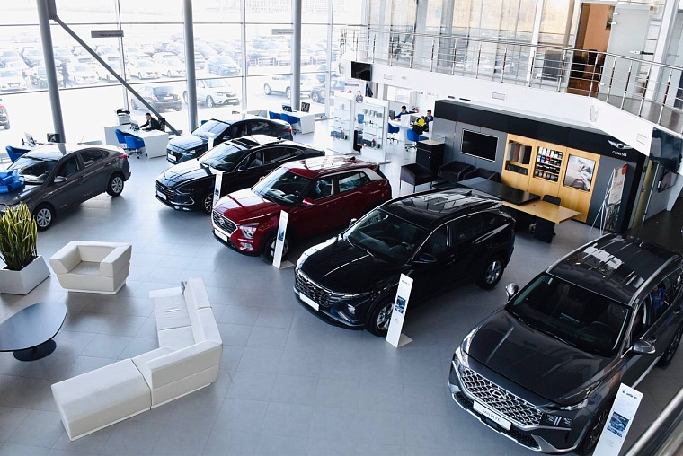 В крупном дилерском центре Тюмени появилась возможность купить автомобиль со скидкой до 550 тыс. рублей