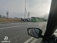 На Губернской пассажирский автобус столкнулся с иномаркой