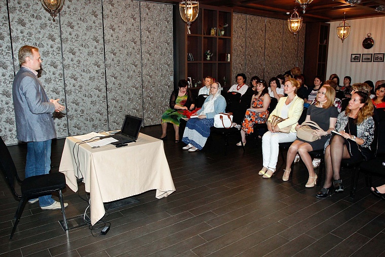 УМФС избавило тюменские гостиницы от бумажной волокиты с иностранцами