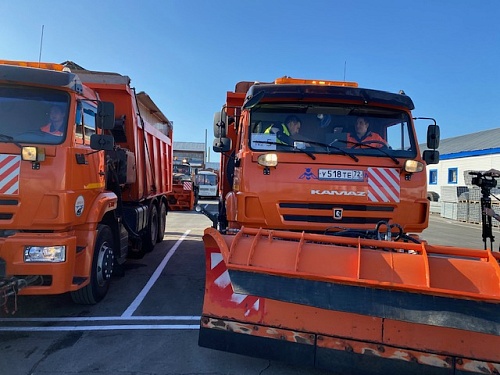 Зима близко: в Тюмени прошел смотр зимней дорожной техники