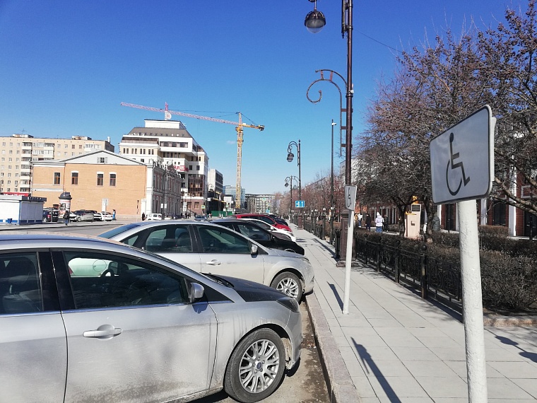 В Госдуме предлагают запретить перемещение авто со знаком «Инвалид» на штрафстоянку