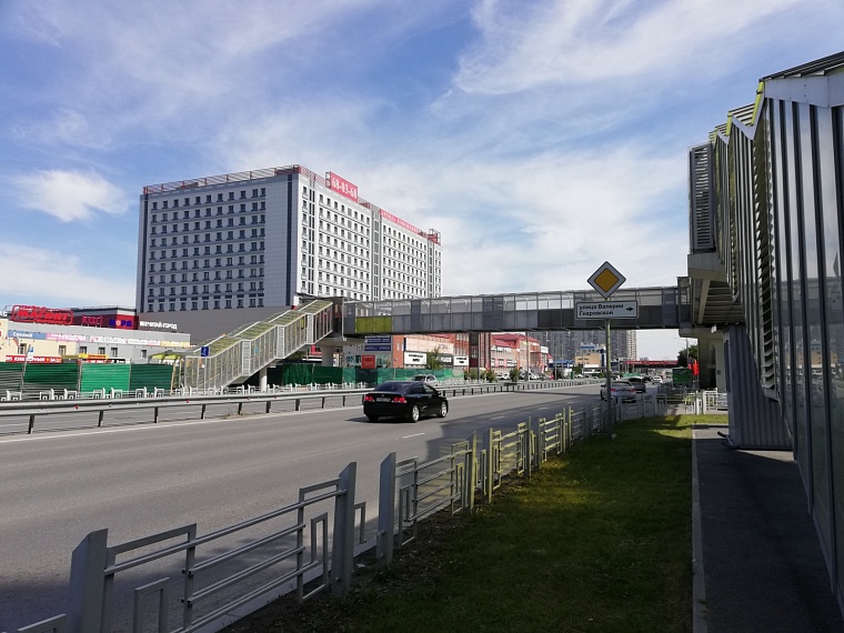 На улице Авторемонтной в Тюмени построят надземный пешеходный переход