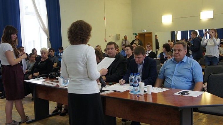 Лучший кондуктор ПАТП №1 Елена Карданова работает на автобусе маршрута №85