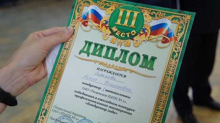 Лучший кондуктор ПАТП №1 Елена Карданова работает на автобусе маршрута №85