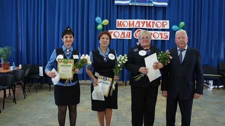 Лучший кондуктор ПАТП №1 Елена Карданова работает на автобусе маршрута №85