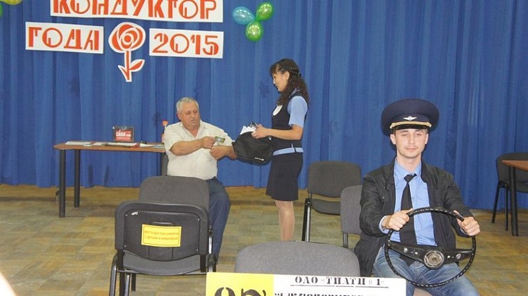 Лучший кондуктор ПАТП №1 Елена Карданова работает на автобусе маршрута №85