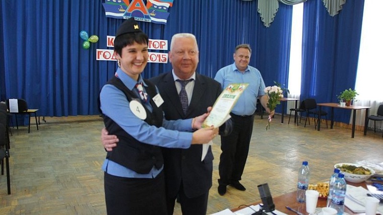 Лучший кондуктор ПАТП №1 Елена Карданова работает на автобусе маршрута №85