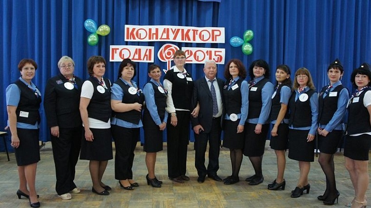 Лучший кондуктор ПАТП №1 Елена Карданова работает на автобусе маршрута №85