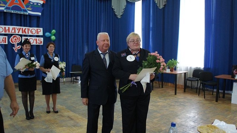 Лучший кондуктор ПАТП №1 Елена Карданова работает на автобусе маршрута №85