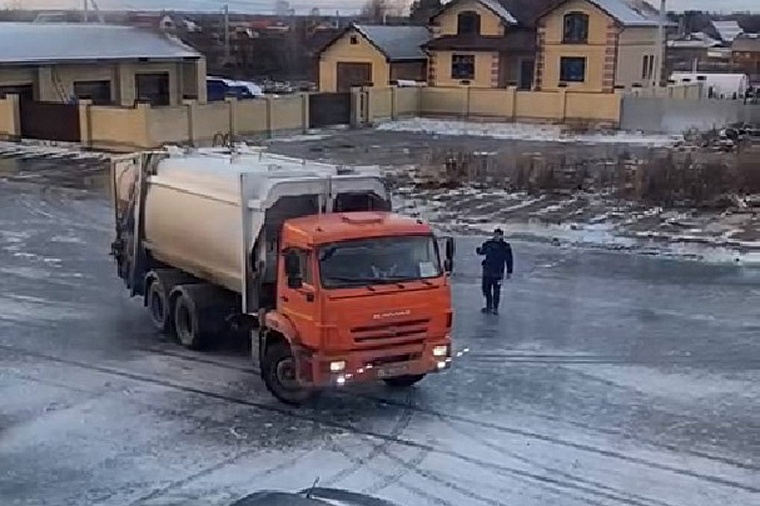 35-летний тоболяк устроил дрифт на мусоровозе