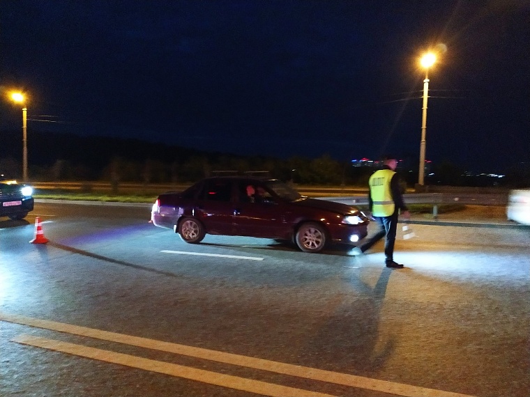 На Алебашевской в Тюмени проходит сплошная проверка водителей