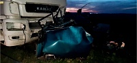 24-летний водитель и его 14-летняя пассажирка погибли на трассе Тюмень - Омск, залетев под "КамАЗ"