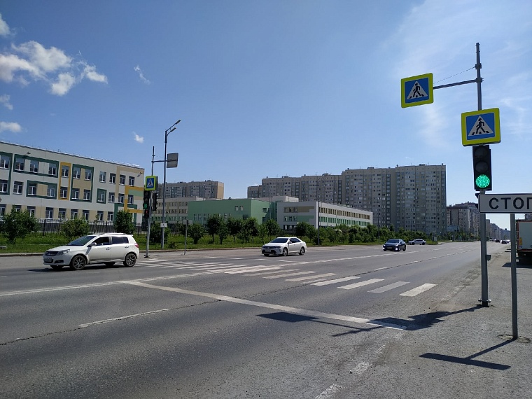 На самом опасном пешеходном переходе в Тюмени установили светофор
