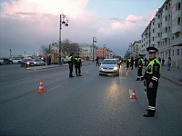 В центре Тюмени инспекторы ДПС поставили заслон пьяным водителям