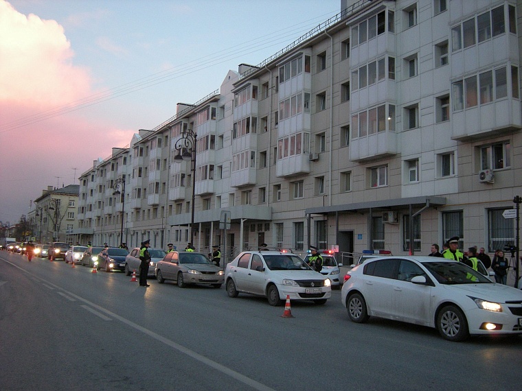 В центре Тюмени инспекторы ДПС поставили заслон пьяным водителям