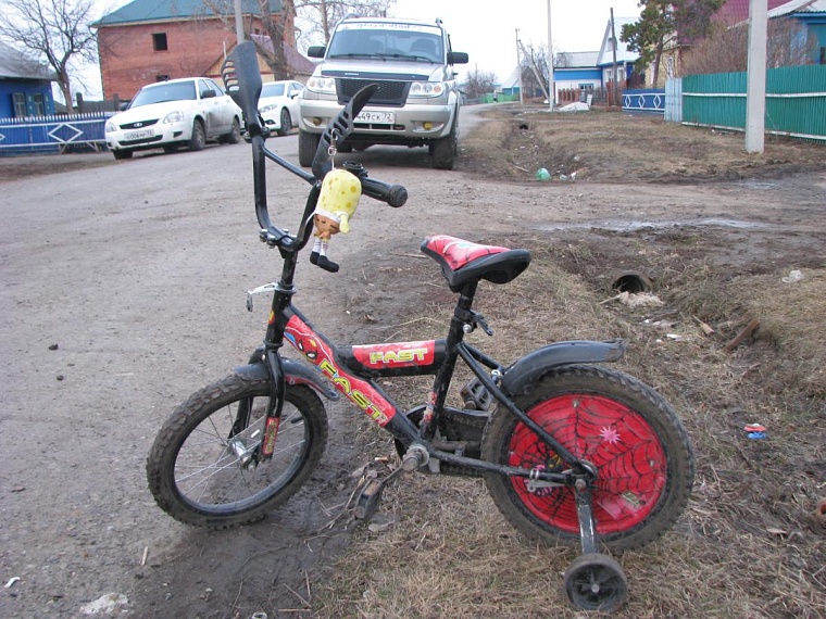 Из-за плохой дороги в столкновении «Доджа» и «Форда» погиб один из водителей