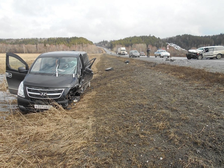 Из-за плохой дороги в столкновении «Доджа» и «Форда» погиб один из водителей