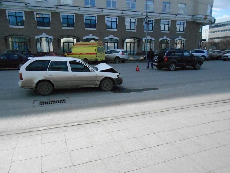 Из-за плохой дороги в столкновении «Доджа» и «Форда» погиб один из водителей