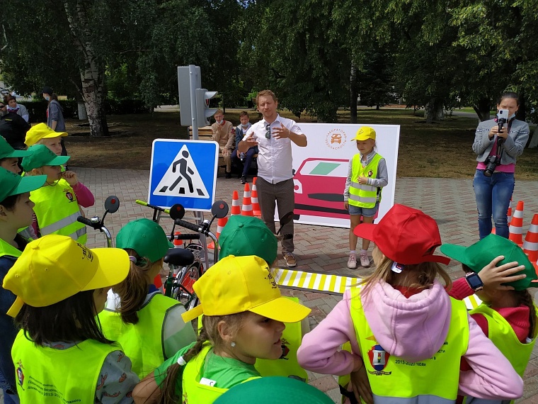 Тюменцам вручили "Лабораторию безопасности" на колесах