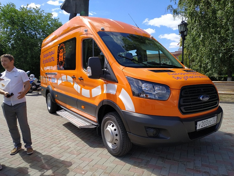 Тюменцам вручили "Лабораторию безопасности" на колесах