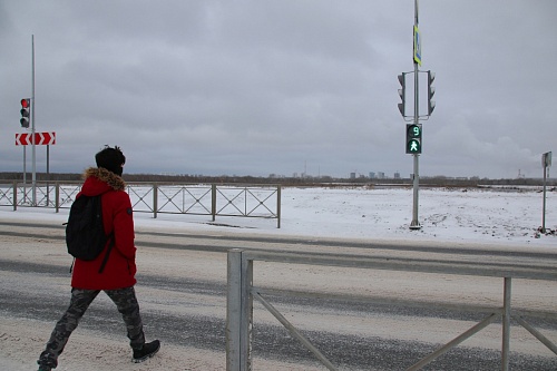 Жители нового ЖК в Тюмени дождались светофора и остановки