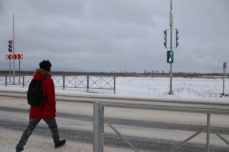 Жители нового ЖК в Тюмени дождались светофора и остановки