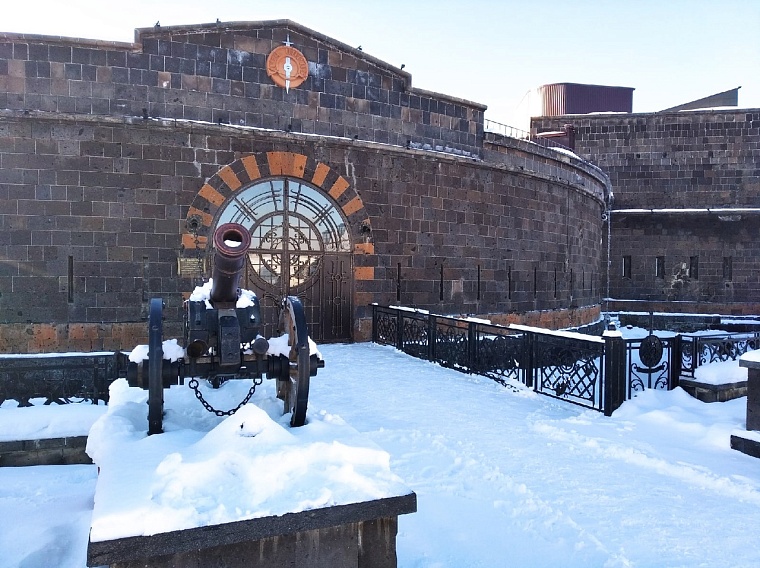 Черная крепость