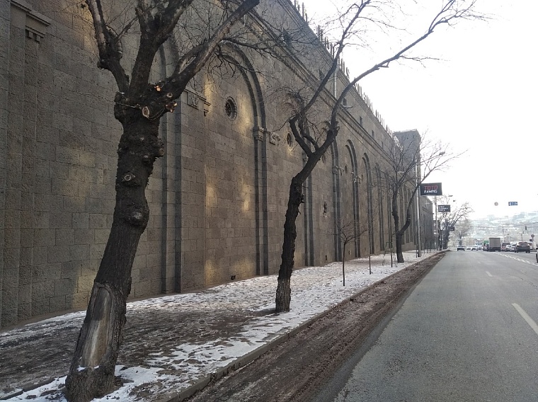 Так выглядит завод снаружи