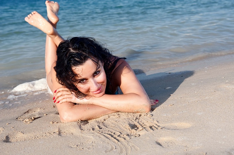 Тина Канделаки призвала россиян отдыхать на тюменском озере