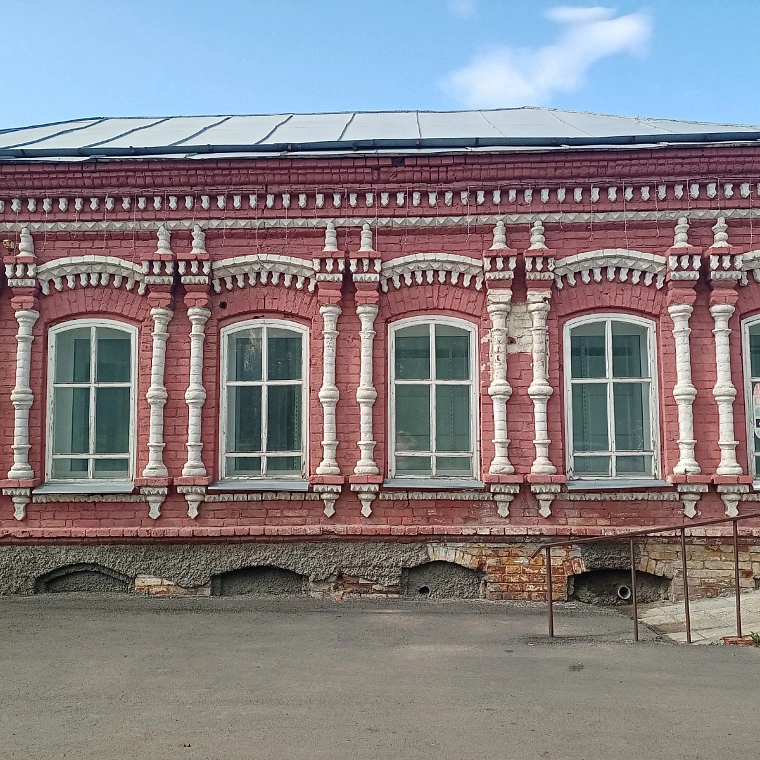 В Далматово есть красивые купеческие особняки