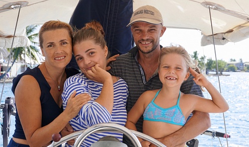 Восемь лет под парусом: семья кругосветчиков из Новосибирска встретится с тюменцами