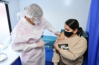 В Тюмени работают пять мобильных пунктов для вакцинации от ковида