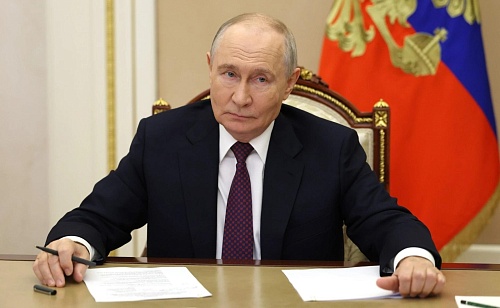 Владимир Путин наградил тюменских строителей и работника культуры