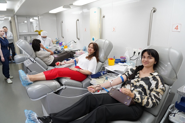 Волонтеры сдали почти 50 литров крови в ходе донорской акции