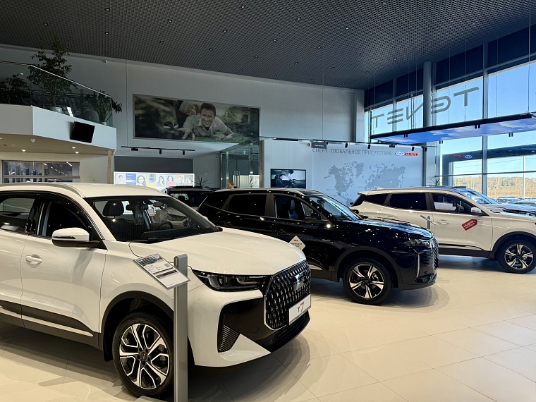 Новогодние распродажи и розыгрыш авто — узнали в каком салоне Тюмени можно выгодно купить новую машину