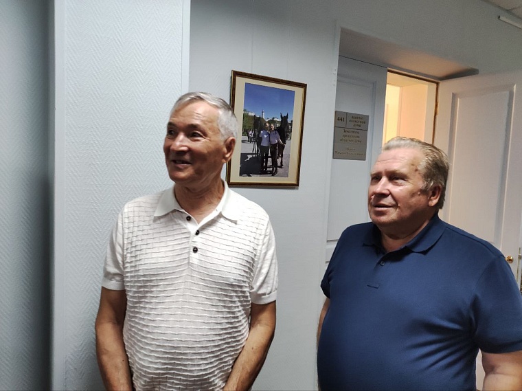 Фуат Сайфитдинов в стенах облдумы открыл фотовыставку журналиста, увлеченного Тобольском