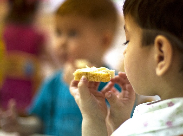 Ребенок опережает сверстников по росту и весу: когда бить тревогу