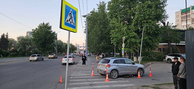 В центре Тюмени пенсионер на иномарке сбил школьницу на велосипеде