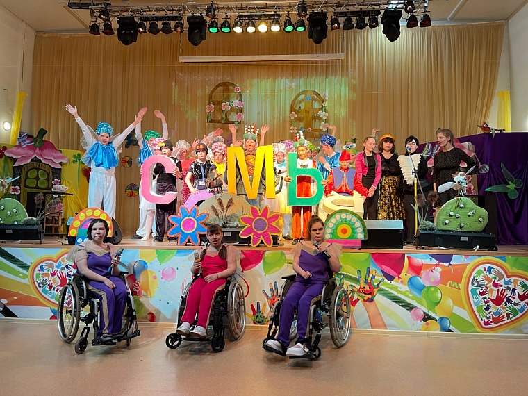 Добро без границ: еврогимназисты подарили тепло детям-инвалидам