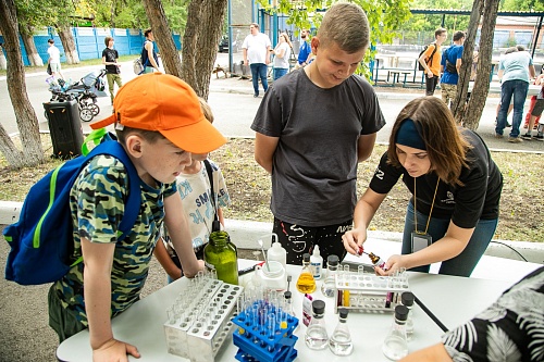 Тюменские НКО могут принять участие в конкурсе проектов для детей