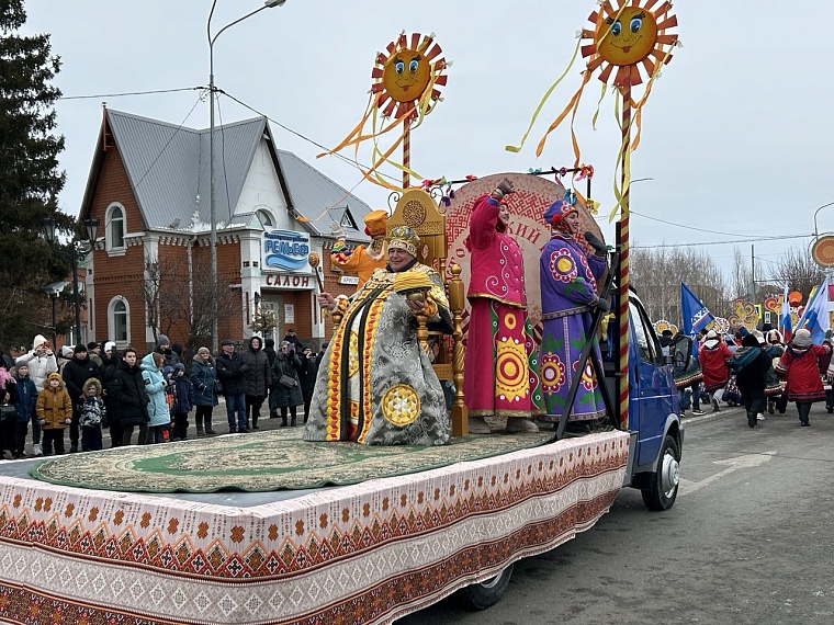 Рецепты с изюминкой: в Ялуторовске пекари сошлись в битве гигантских блинов