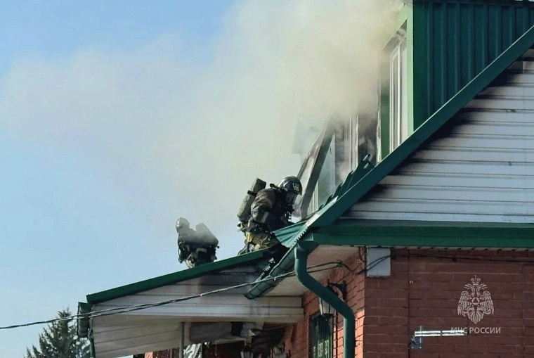 В Боровском тушили частный дом из красного кирпича