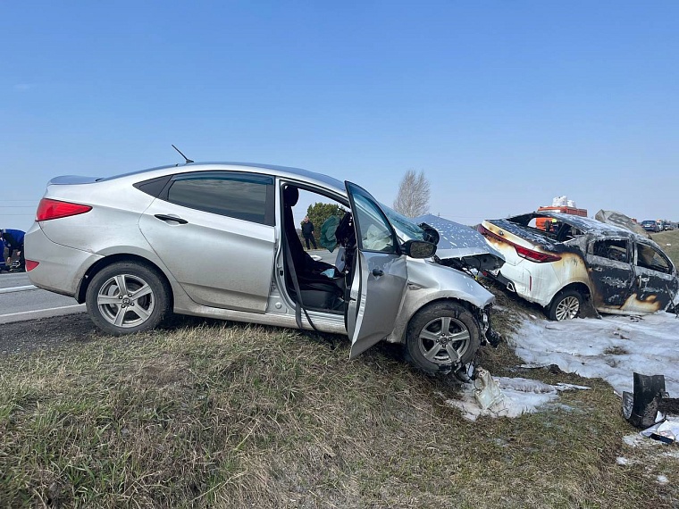 Пожар на трассе: под Заводоуковском в аварии погиб человек