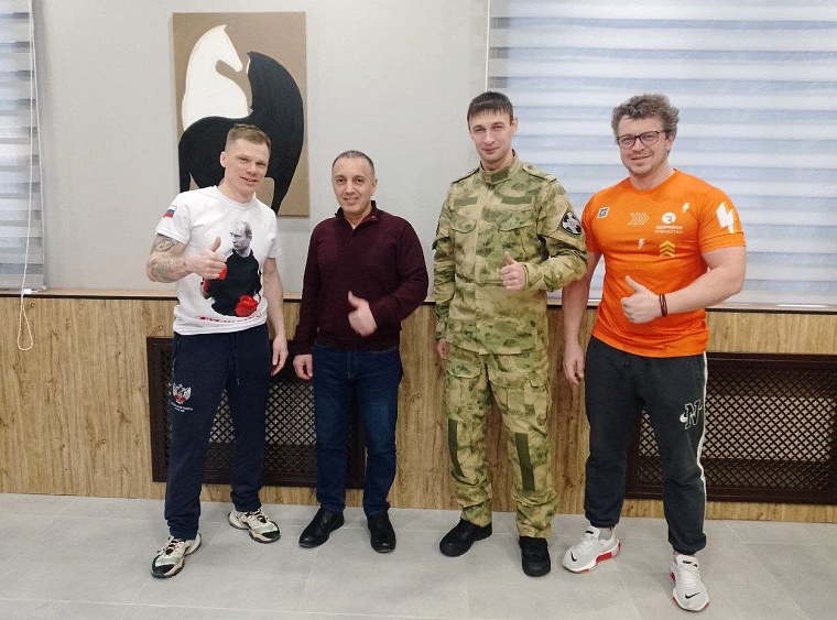 Чемпионы мира по каратэ провели тренировку для тюменских участников программы "Ступени"